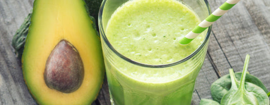 Spirulina, Avocado im Banaan-Smoothie