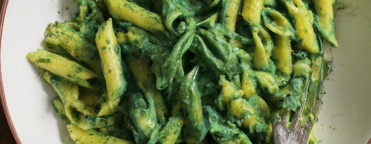 Pesto-Nudeln mit Spirulina